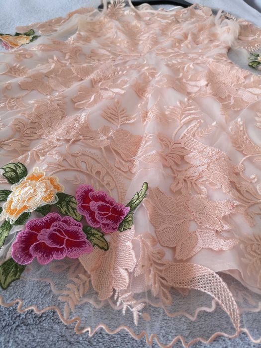 Sukienka koronkowa wyjściowa damska z haftem r.38