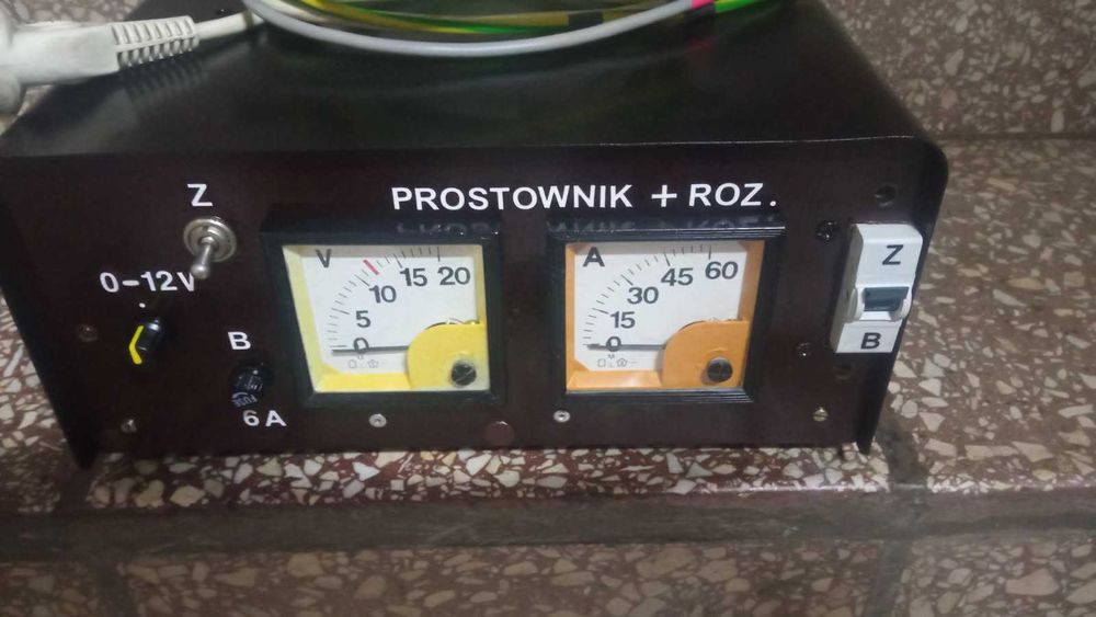 Prostownik + rozruch 0-12V 0-15A