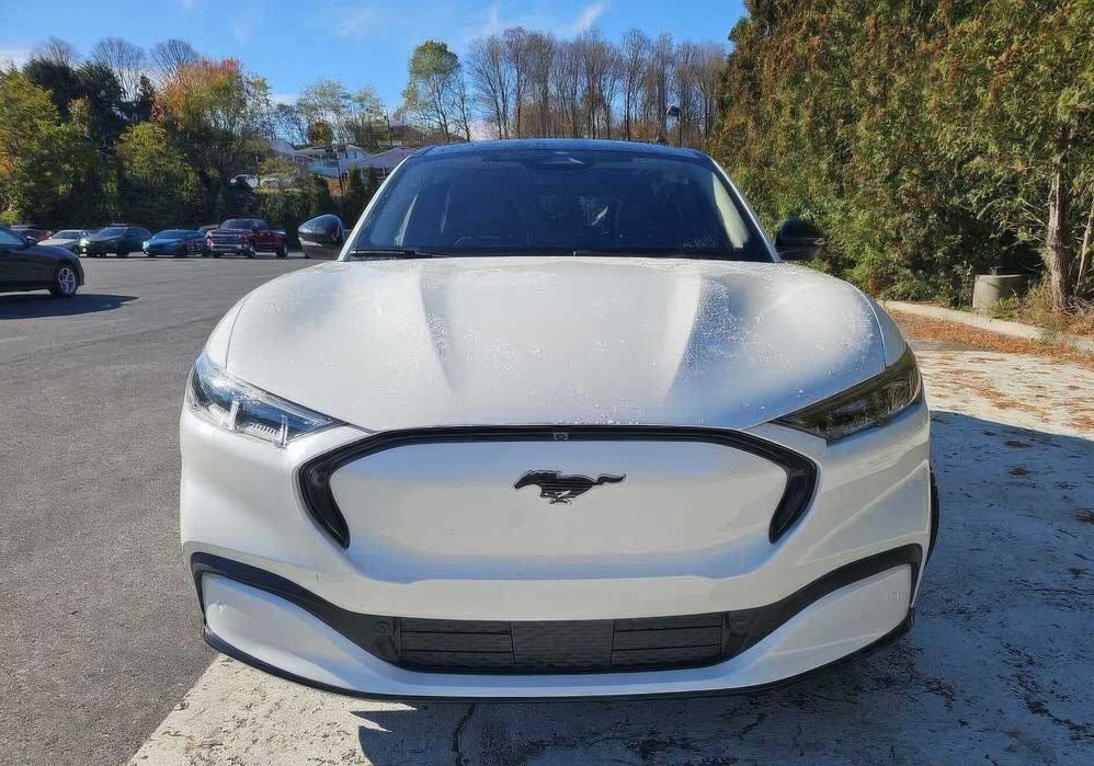 Ford Mustang Mach-E Premium      2023