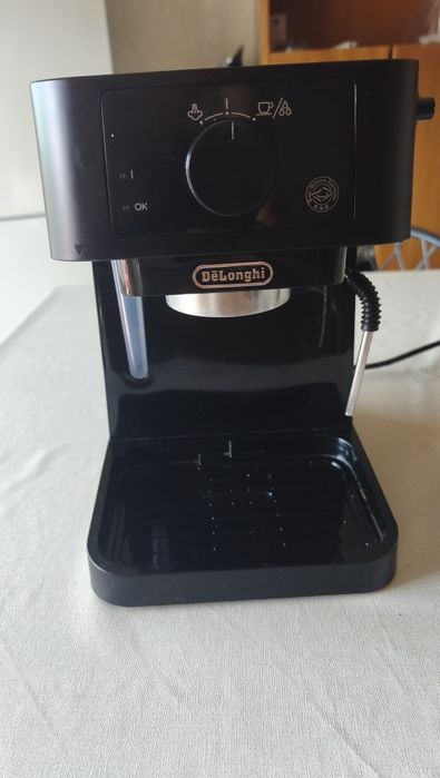 Máquina de Café DeLonghi Stilosa – Como Nova (Menos de 1 ano)