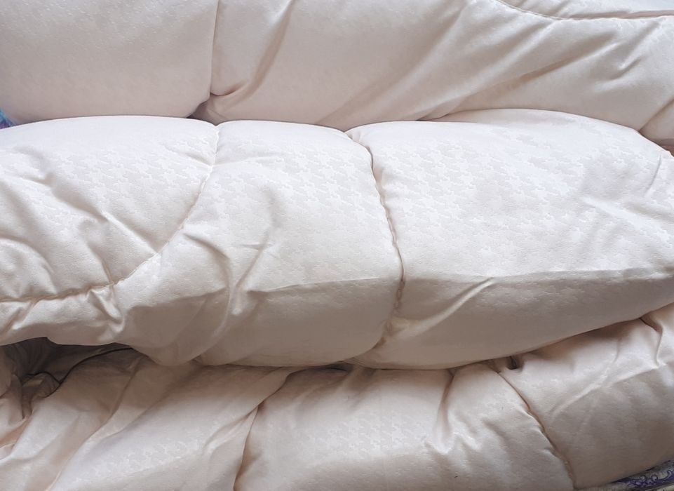 АКЦИЯ!Одеяло из овечьей шерсти.Полушерстяное.
Теплое.Легкое.