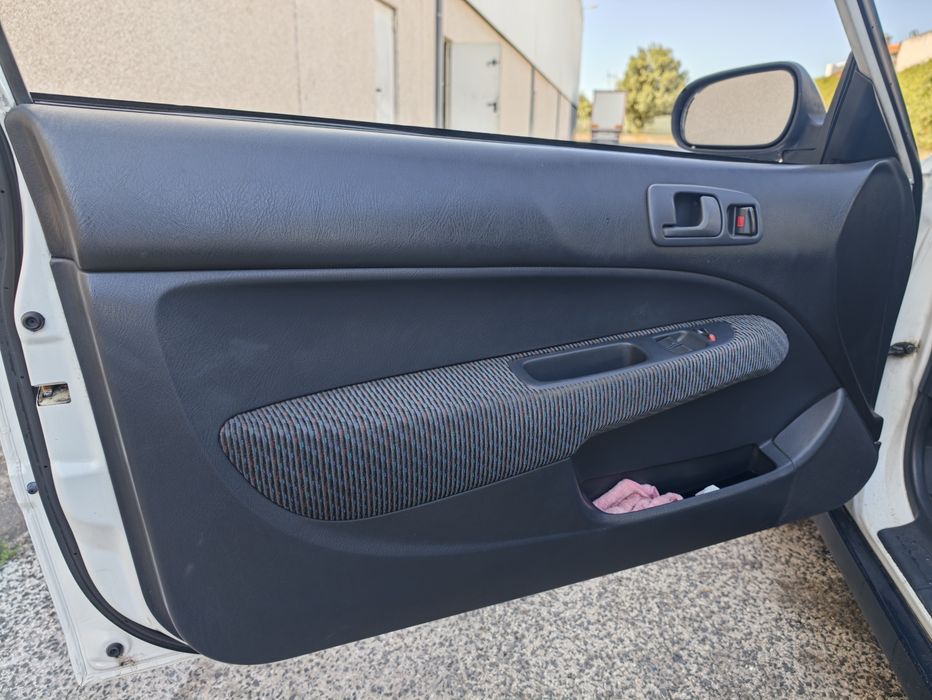 Civic 1.4i muito material novo