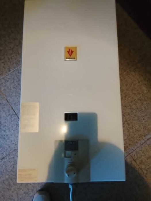 Vendo esquentador a gás da marca Vulcano, modelo Click eletrónico, em bom estado de funcionamento