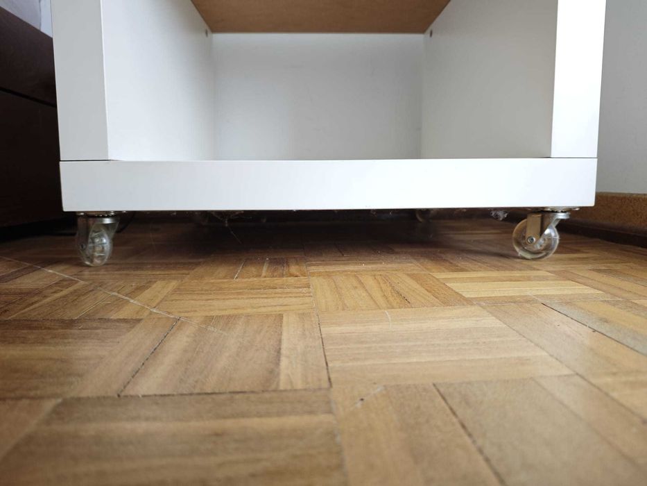 Mesa de Apoio IKEA Branca com Rodas – 55 x 55 x 45,5 cm