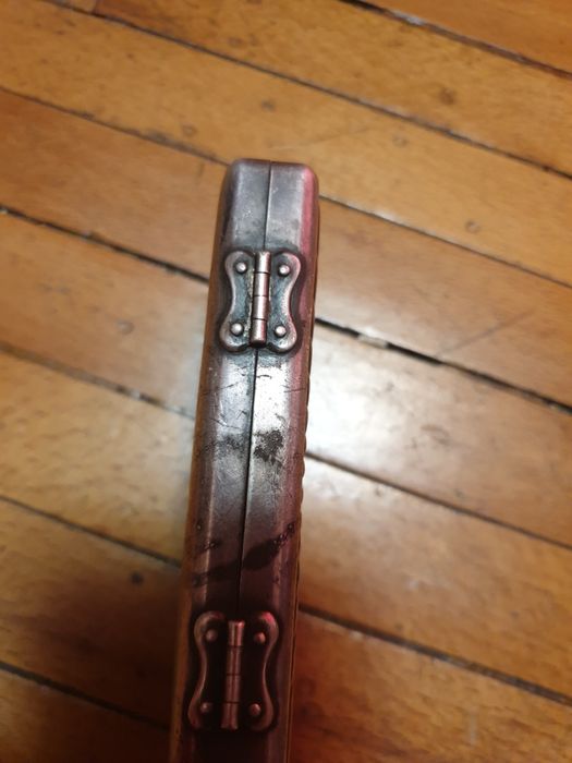 Посеребренный футляр для бритвы Gillette.