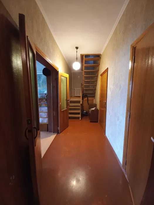 (13)Продам просторий 2-поверховий будинок в центрі с. Молодіжне.