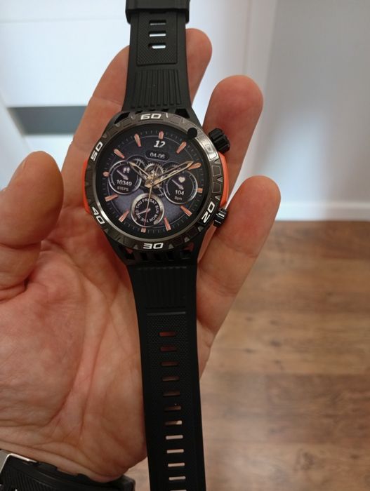 Rewelacyjny, nowy, duży smartwatch z SOS i latarką!
