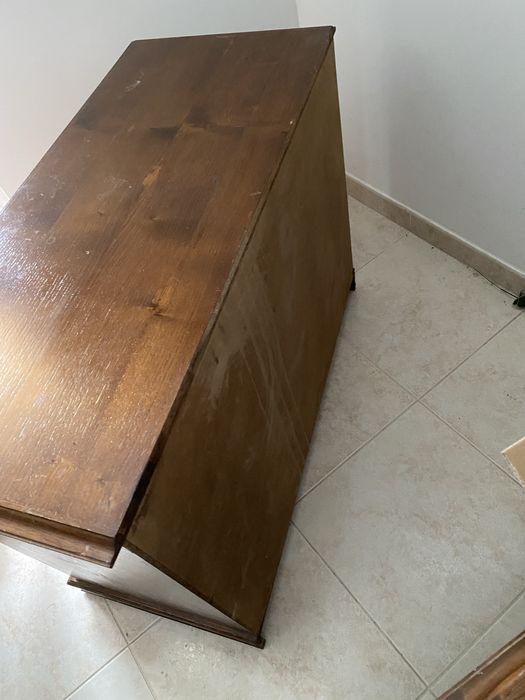 Vendo comoda em madeira maciça