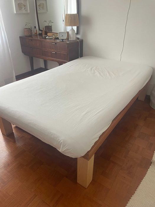 Cama de corpo e meio com colchão — 185 x 115 cm