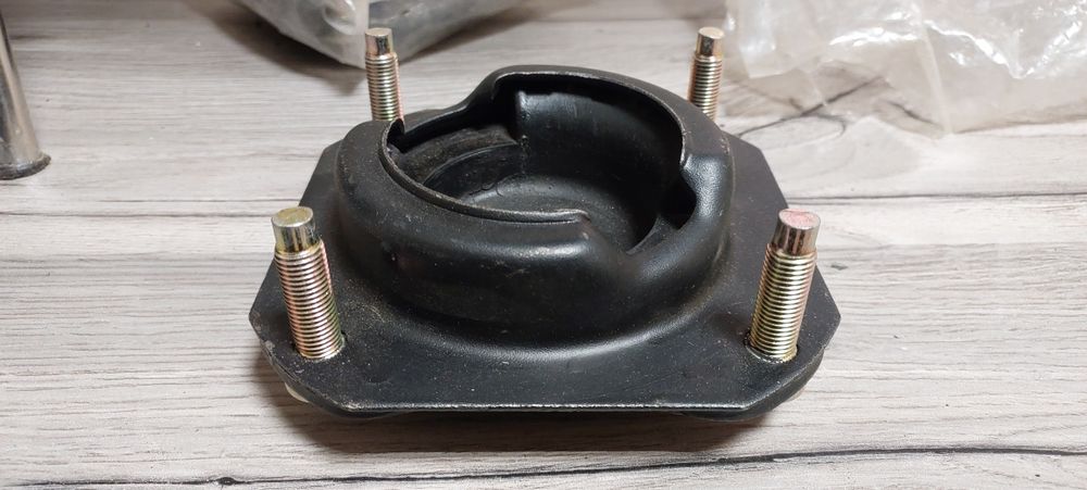 Опори переднього амортизатора Mazda