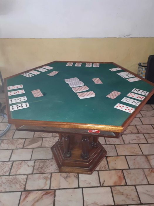 Mesa  de  jogo  hexagonal