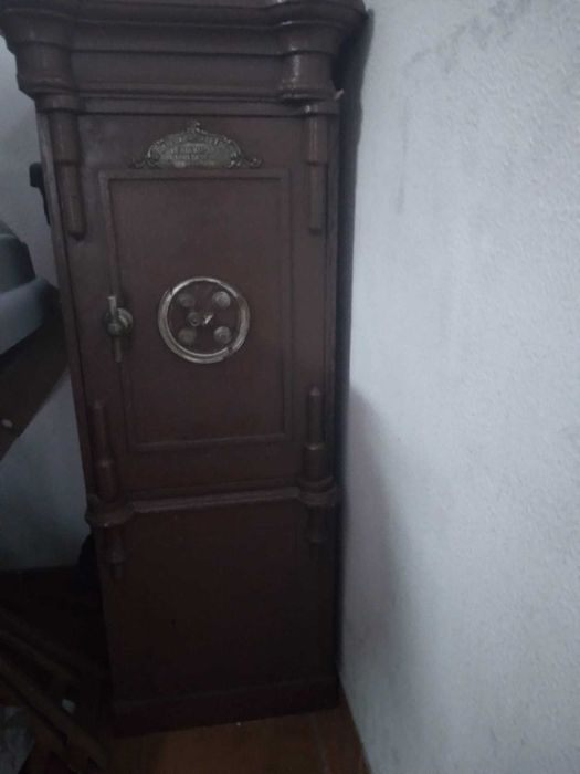 Cofre centenário