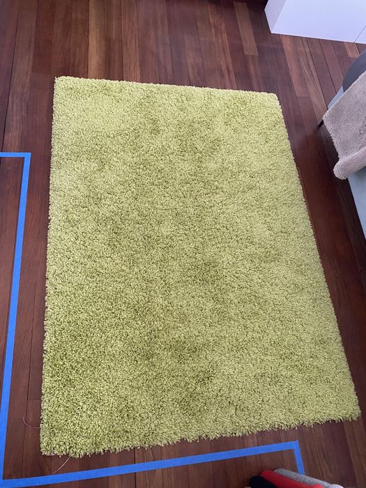 carpete verde e outra preta como nova com 1.20 por um 1.40