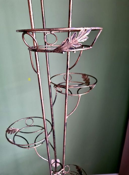 Metalowy kwietnik na 7 roślin