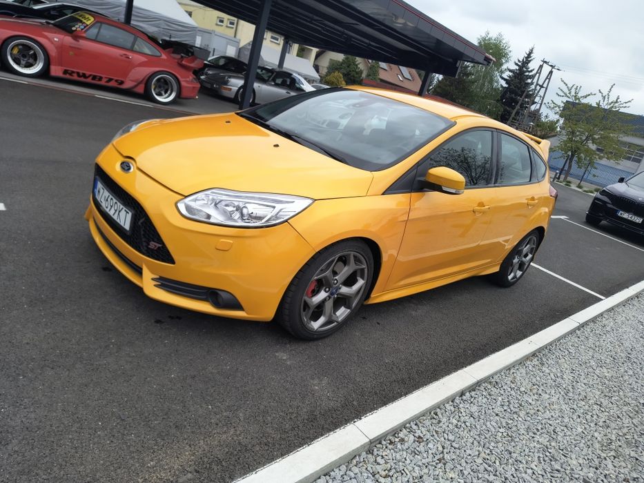 Ford Focus ST mk3 2.0Turbo 250PS BezModyfikacji Oryginał NiskiPrzebieg BogatoWyposażony WersjaEuropejska półSkóra Recaro BiXenon LotkaRS Alu18