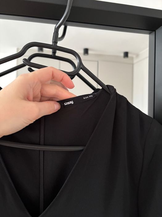 Elegancka czarna sukienka