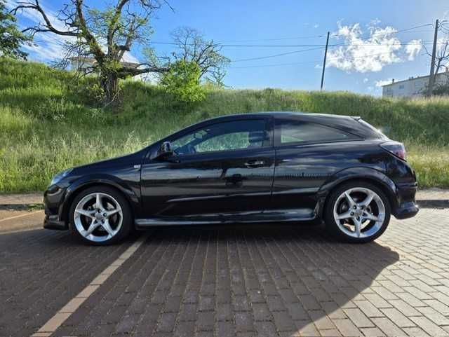 Opel Astra GTC 1.9 CDTI 150cv Ano 2010 OPC Line