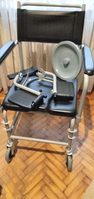 Кресло каталка санитарное
