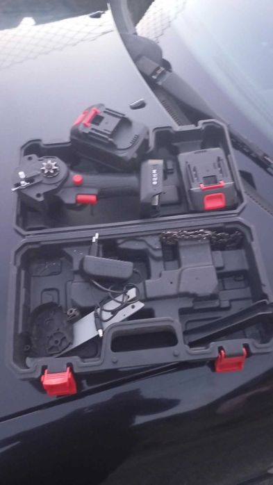 Mini motosserra a baterias