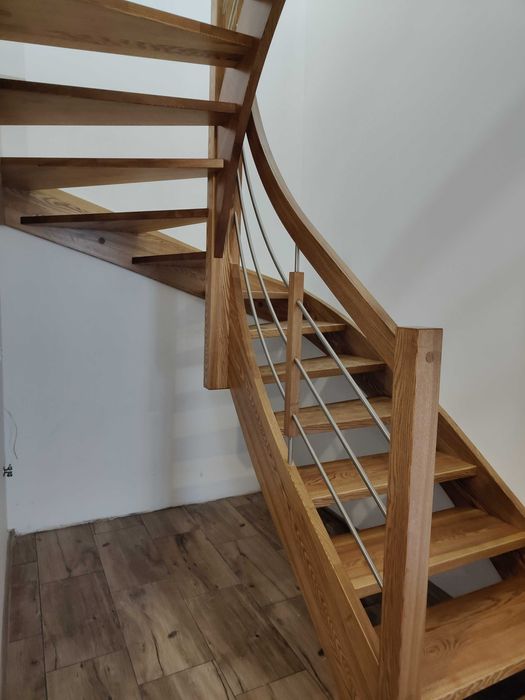 schody drewniane, samonośne, jesionowe,wewnętrzne