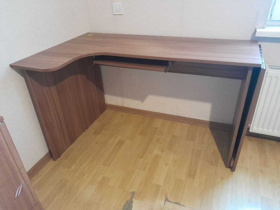 Письмовий (комп'ютерний) стіл