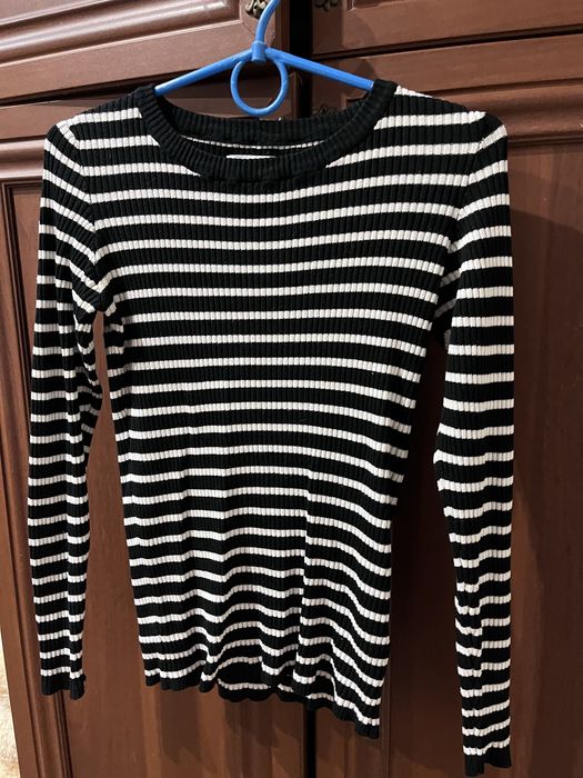 Лонг ідеальний стан, гарно сідає на тіло, тягнеться!