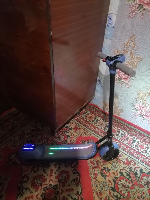 Продам дитячій електросамокат