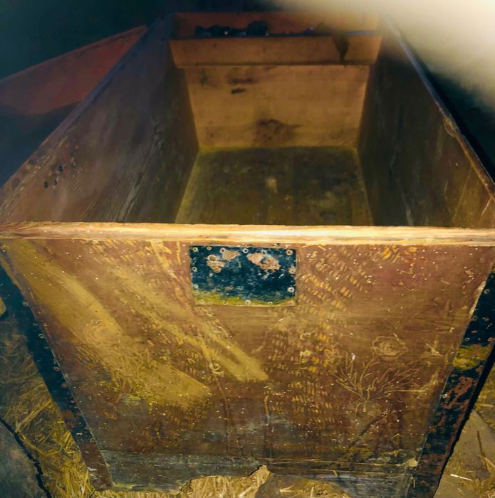 Antyk duza zabytkowa skrzynia 130x 65 x 60 cm kufer rzezbiony