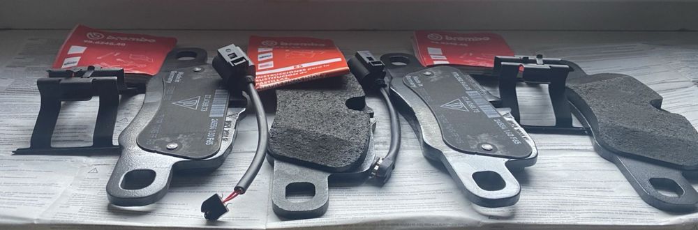 Копплект задні гальмівні колодки Brembo для Porsche