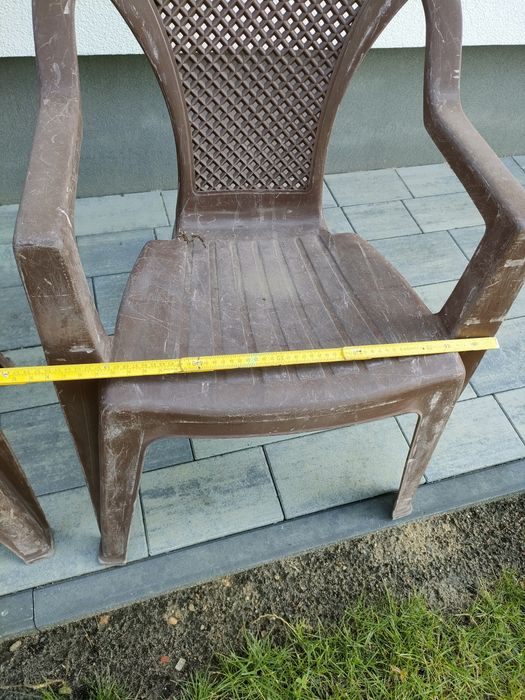 Cztery krzesła ogrodowe