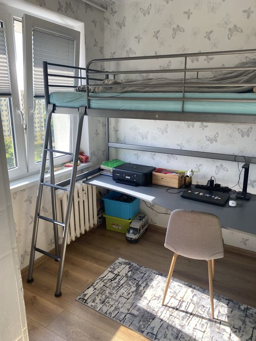 Łóżko piętrowe z biurkiem