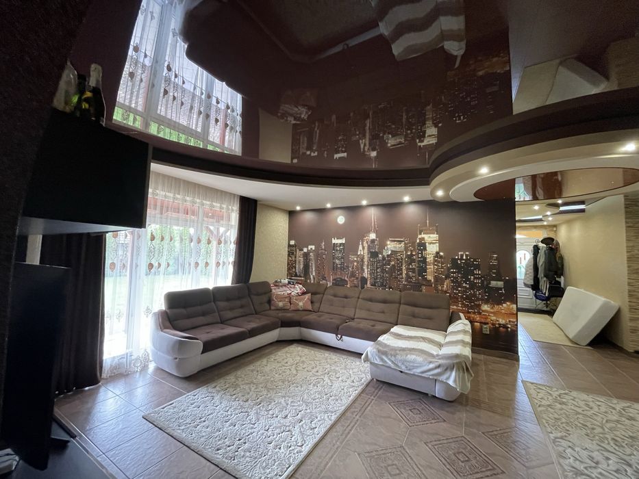 Продаж будинку в с. Великі Береги, 233 м. із сонячною системою панелей