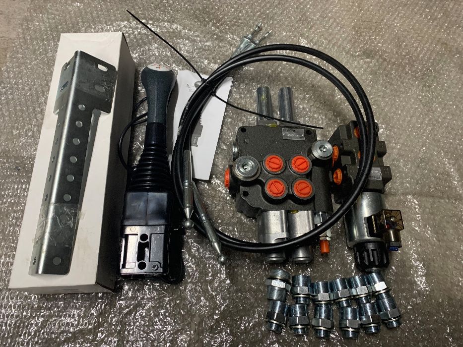 Распределитель с джойстиком на тросах на  КУН МТЗ.