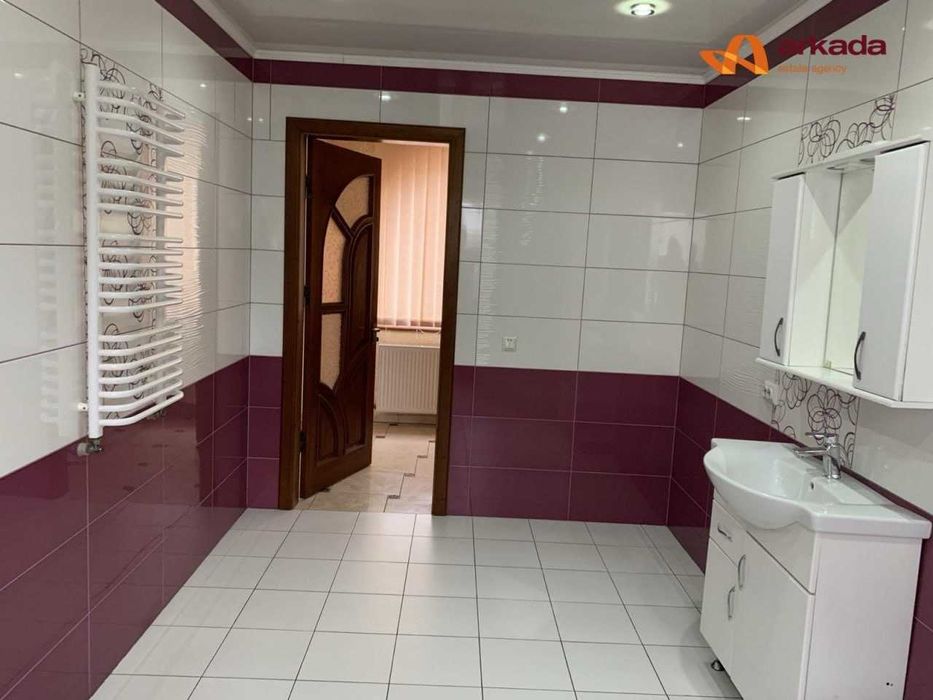 Продаж будинку з неймовірним краєвидом + комерція