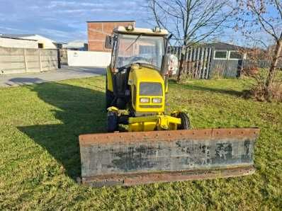 Ciągnik ESCORT 450 Powertract