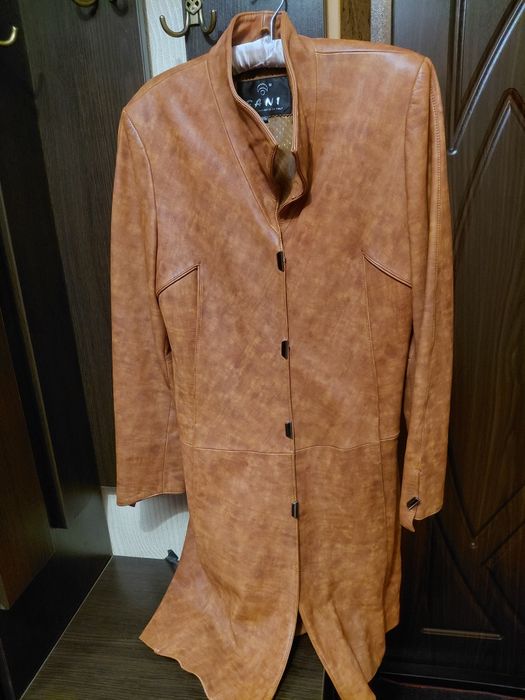 Кожаний плащ- пальто,розмір 48 .В гарному стані