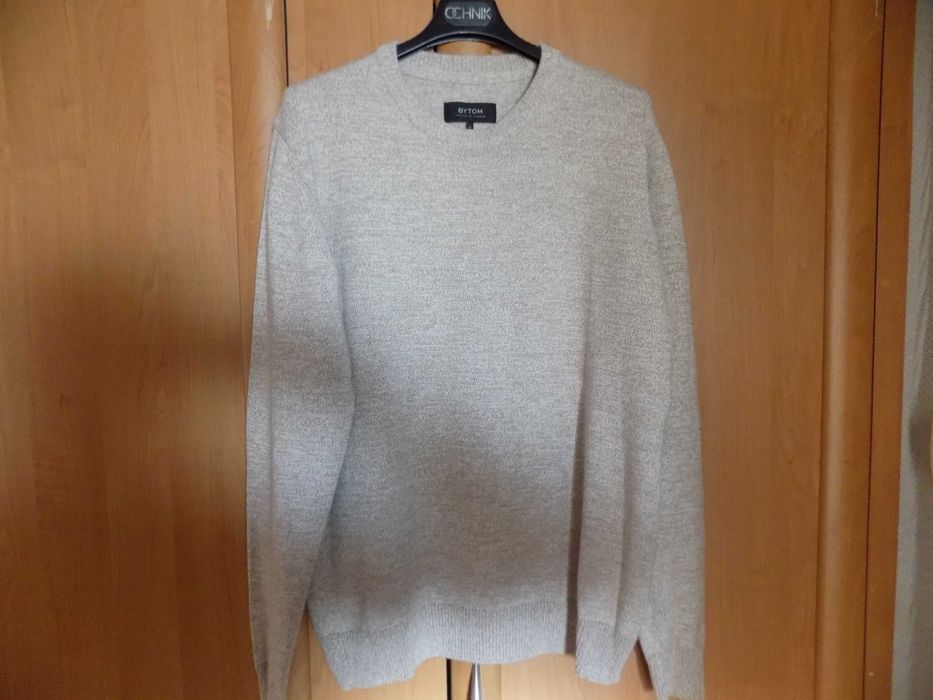 sweter  koloru beżowego m-ki BYTOM