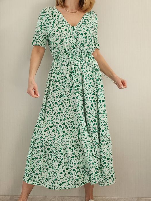 Белое цветочное платье миди на пуговицах  M&S x GHOST