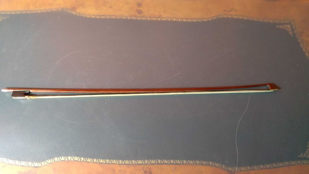 Smyczek skrzypcowy lutniczy 4/4 sygnowany stan dobry