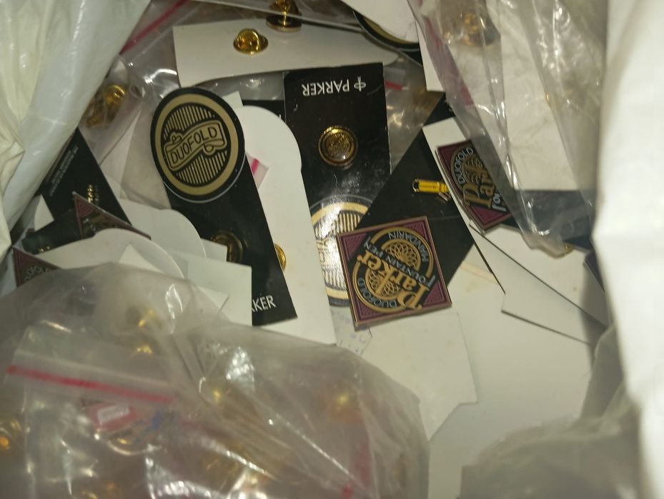 Muitos pins da Parker tem 5 diferentes vários repetidos