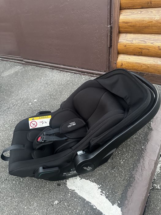 Автокрісло Britax-Romer Baby + адаптери для каляски