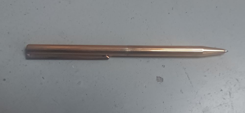 Caneta banhada a ouro marca S.T. Dupont