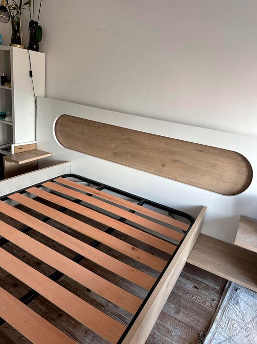 Vendo cama de casal medida 160x200 cm.