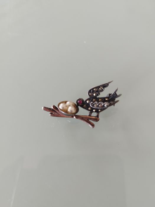 Lindo broche vintage em prata e marcassita