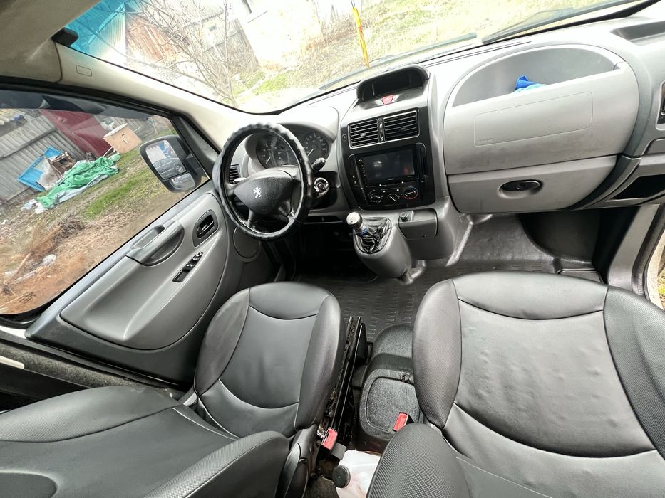Peugeout Expert.