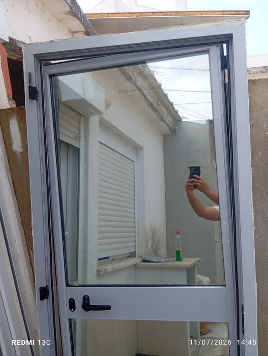 Porta em alumínio com vidro duplo