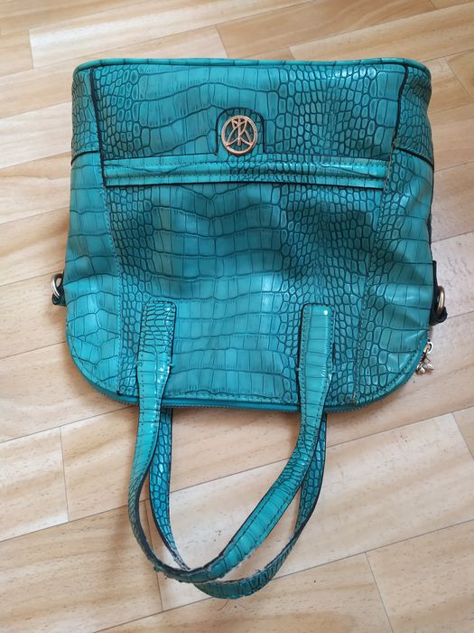 Элегантная бирюзовая сумочка