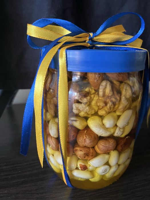 Продам  натуральний мед з горіхами