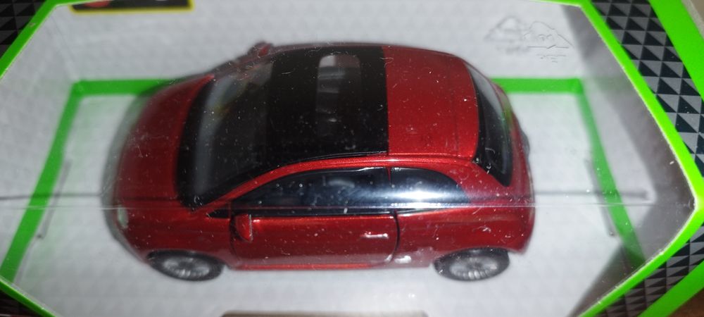Bburago Fiat 500, skala 1:32 Burago.