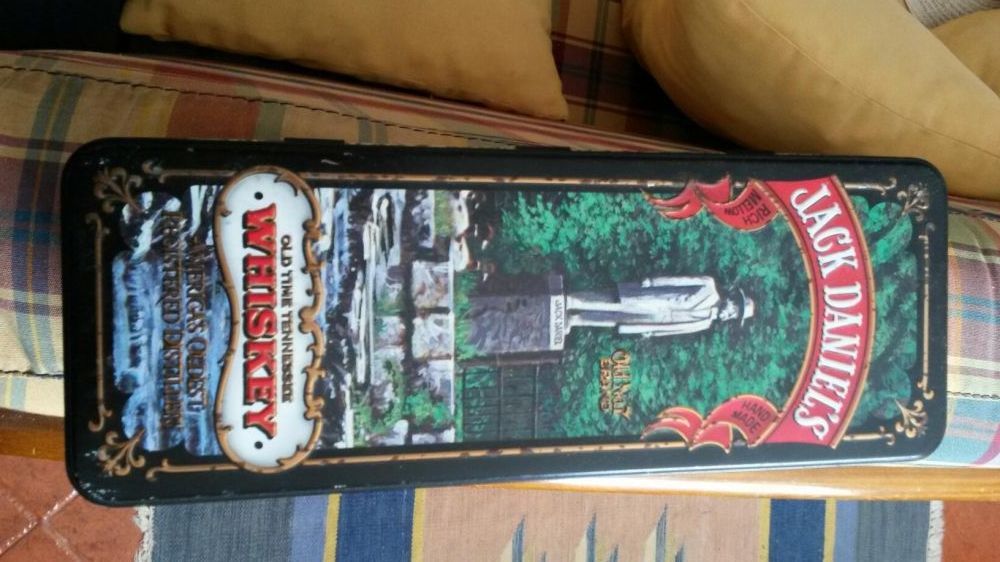 Caixa em metal antiga de coleção